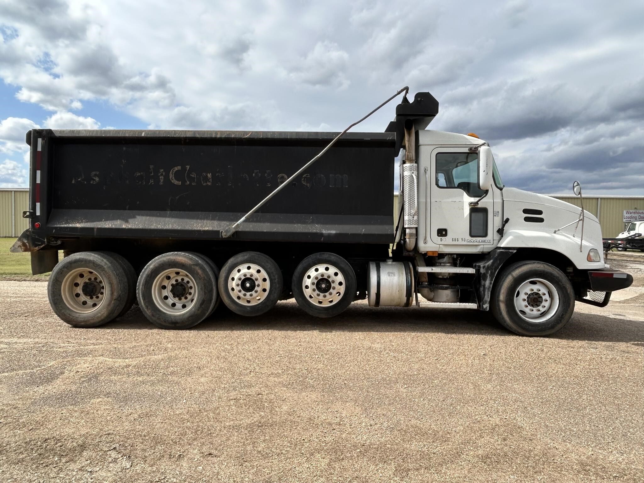 2008 Mack PINNACLE CXU613 Semi Trucks/Trailer
