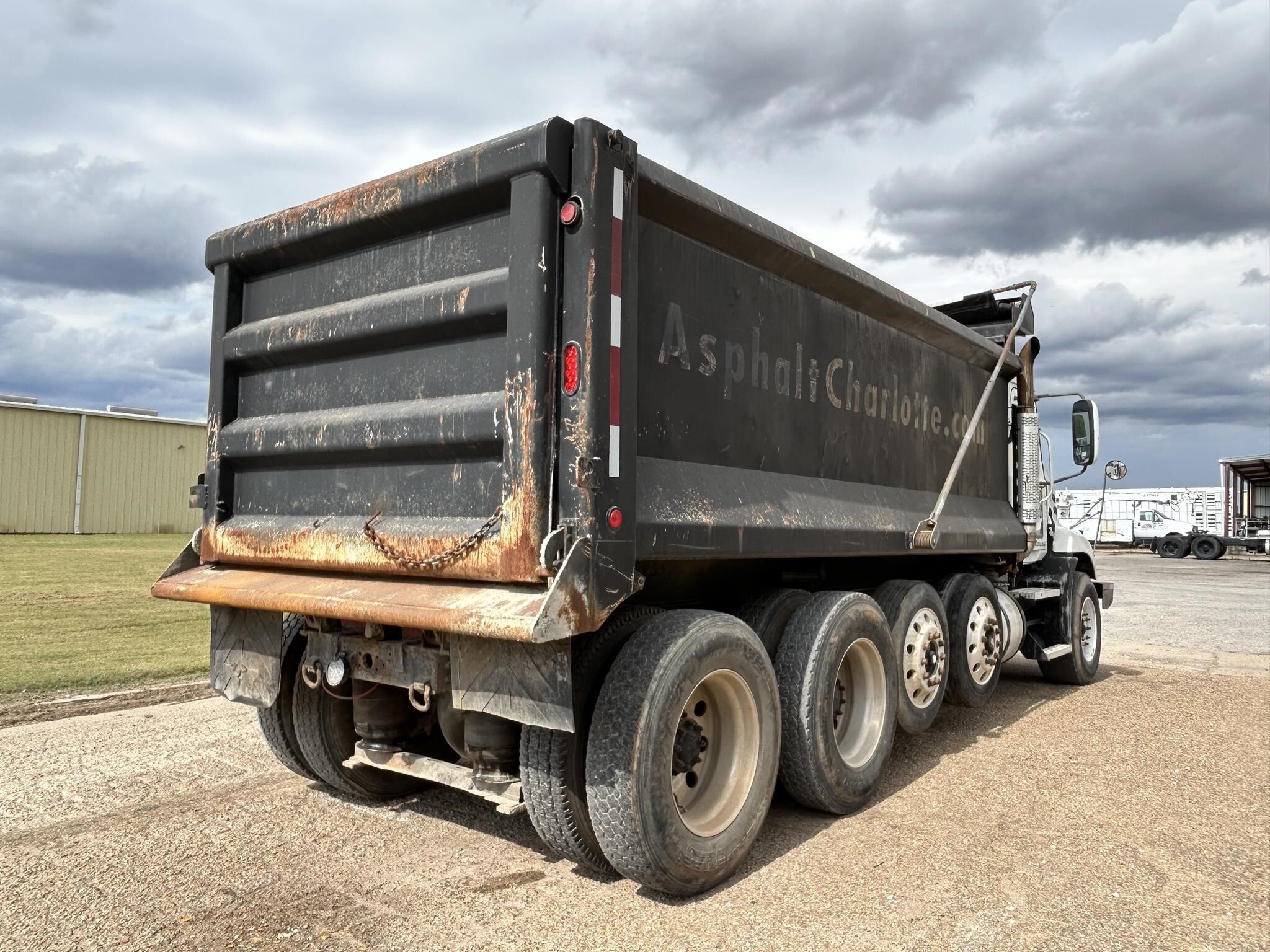 2008 Mack PINNACLE CXU613 Semi Trucks/Trailer