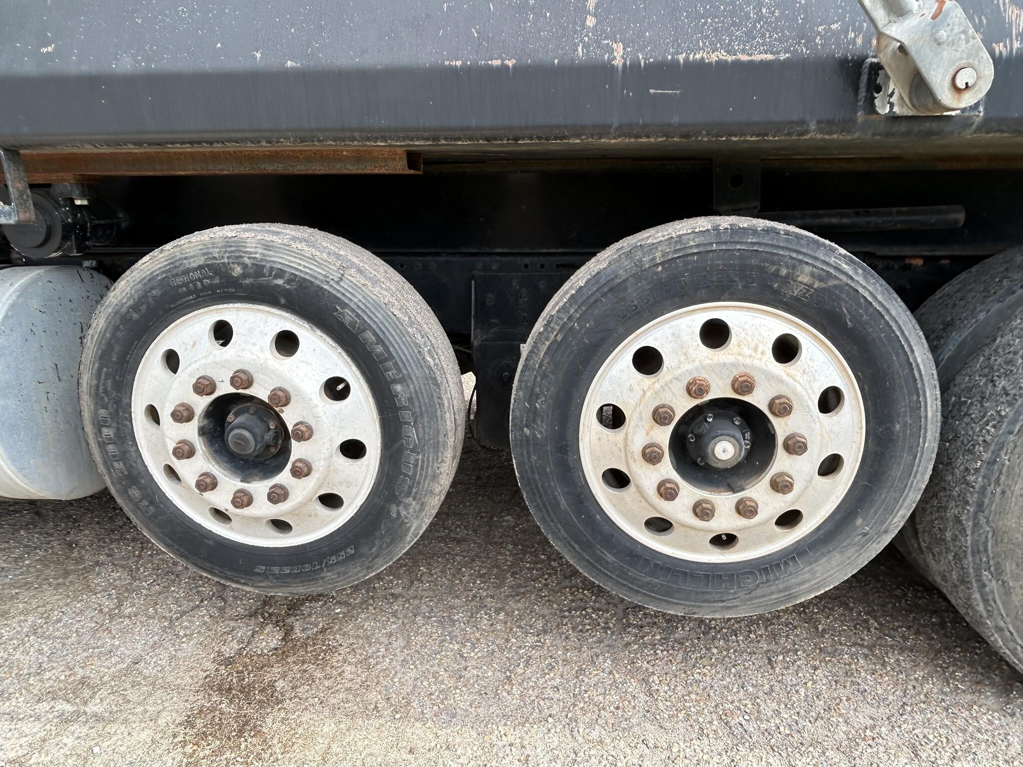 2008 Mack PINNACLE CXU613 Semi Trucks/Trailer