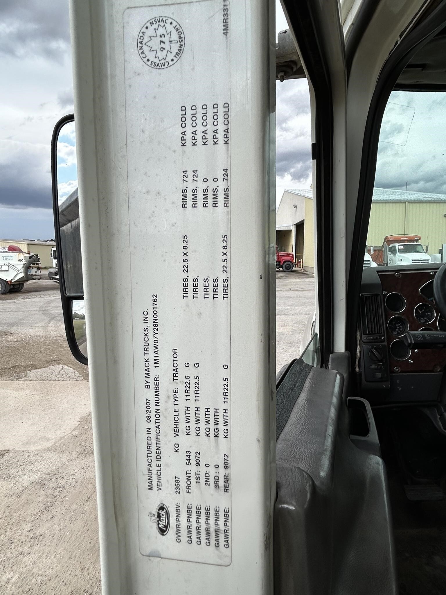 2008 Mack PINNACLE CXU613 Semi Trucks/Trailer