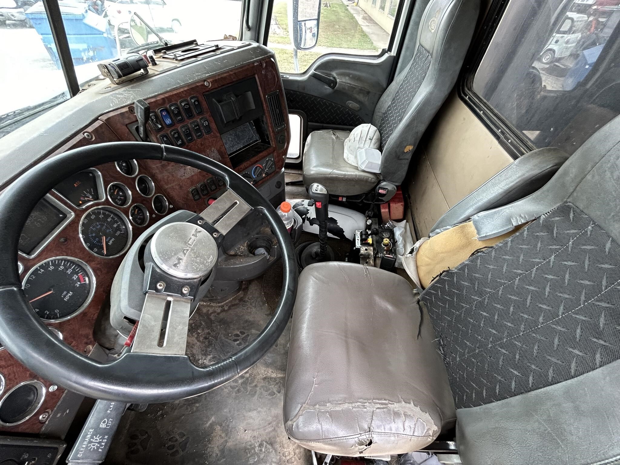 2008 Mack PINNACLE CXU613 Semi Trucks/Trailer