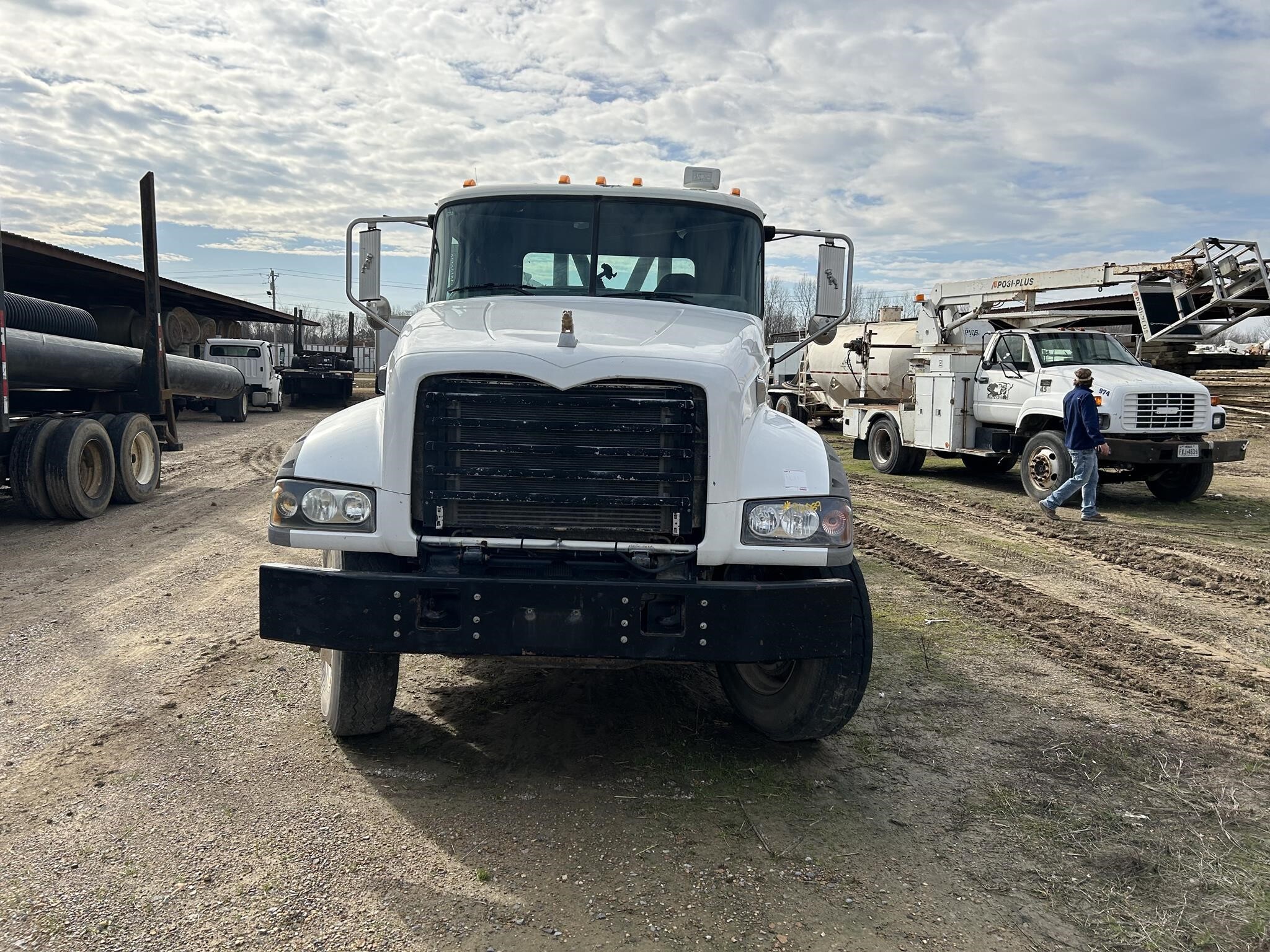 2014 Mack GU713 Semi Trucks/Trailer