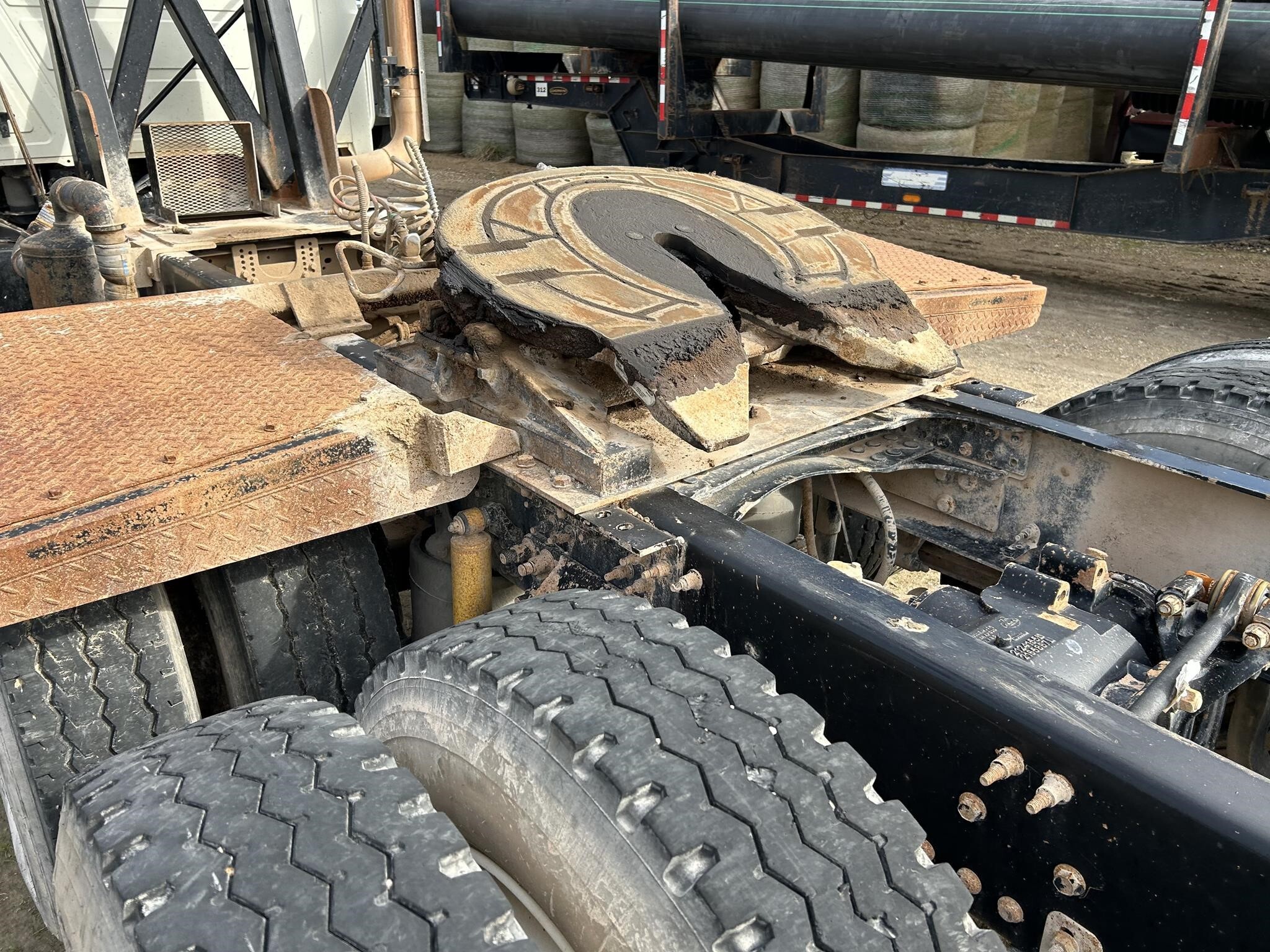 2014 Mack GU713 Semi Trucks/Trailer