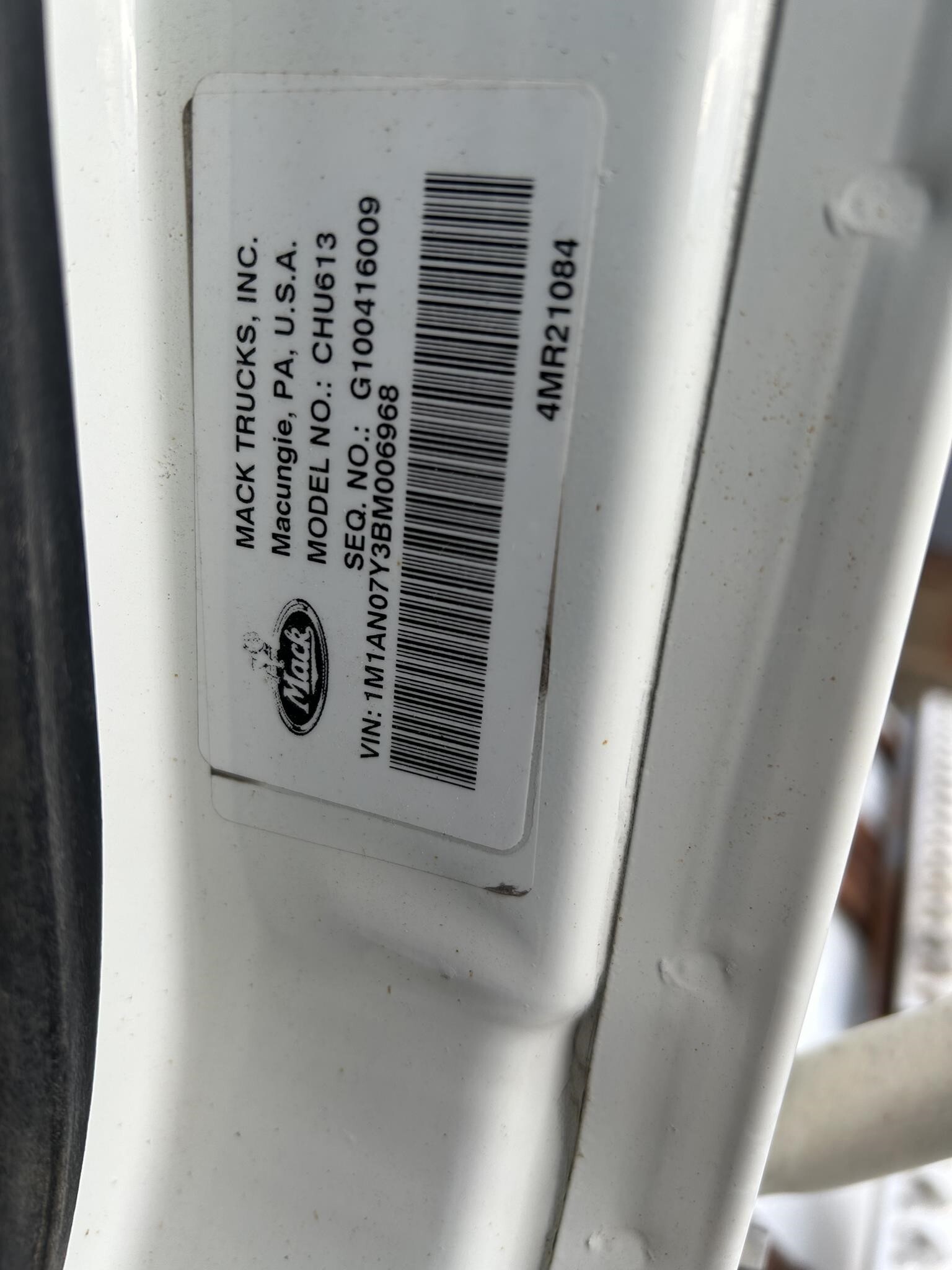 2011 Mack Pinnacle CHU613 Semi Trucks/Trailer