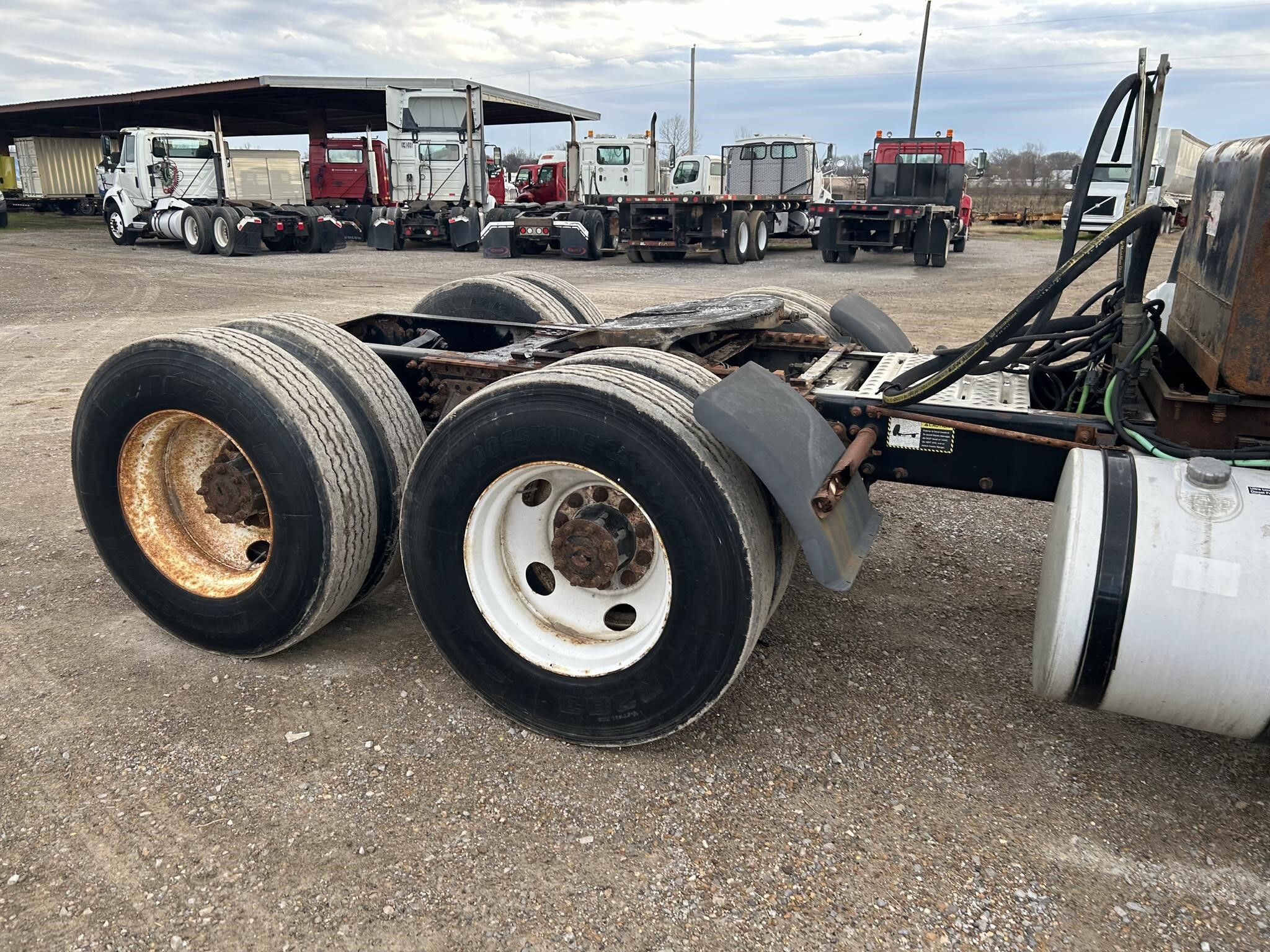 2011 Mack Pinnacle CHU613 Semi Trucks/Trailer