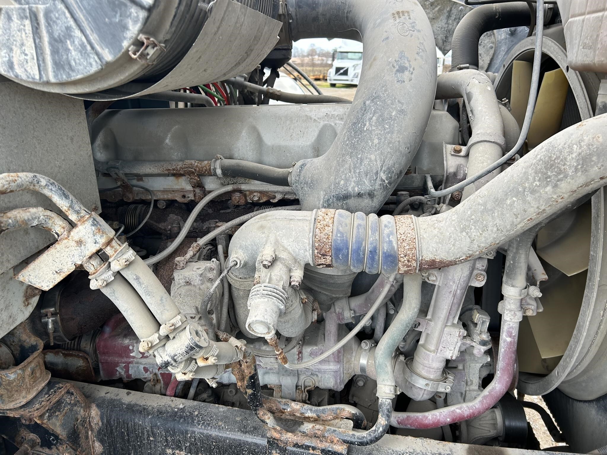 2011 Mack Pinnacle CHU613 Semi Trucks/Trailer