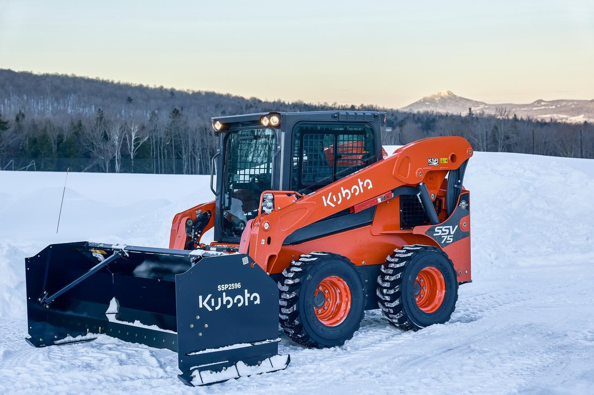  Kubota SSV75 Skid Steer
