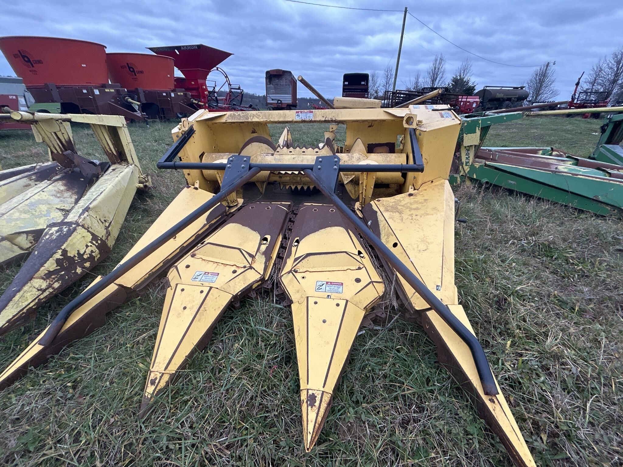  New Holland 3PN Pull-Type Forage Harvester
