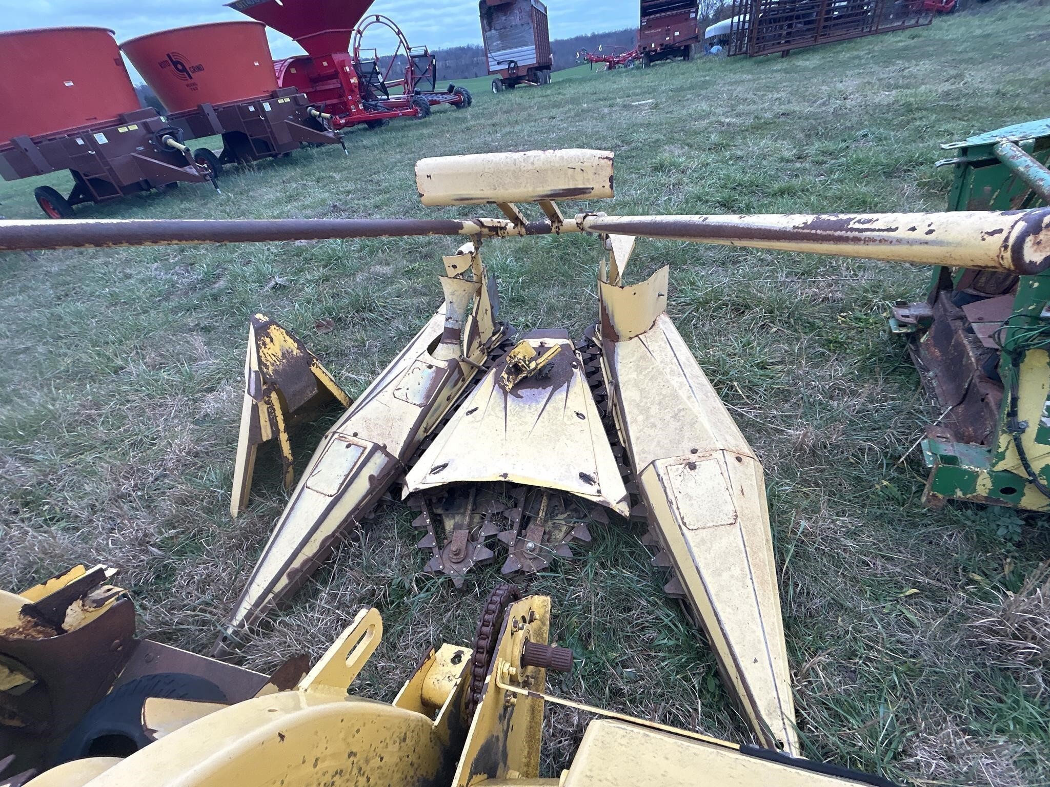  New Holland 824 Pull-Type Forage Harvester