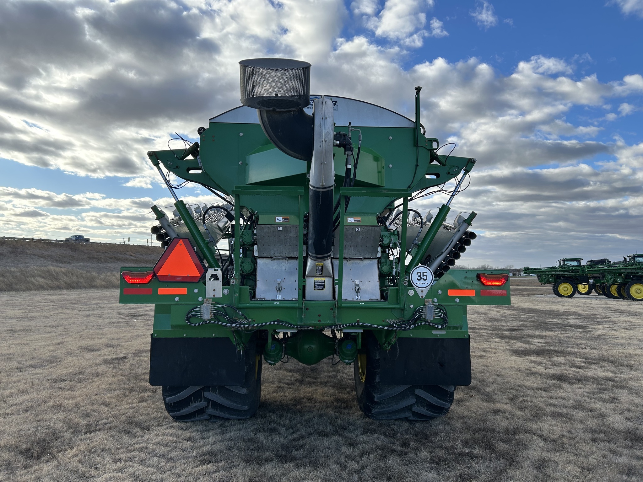 2022 John Deere 800R Self-Propelled Fertilizer Spreader