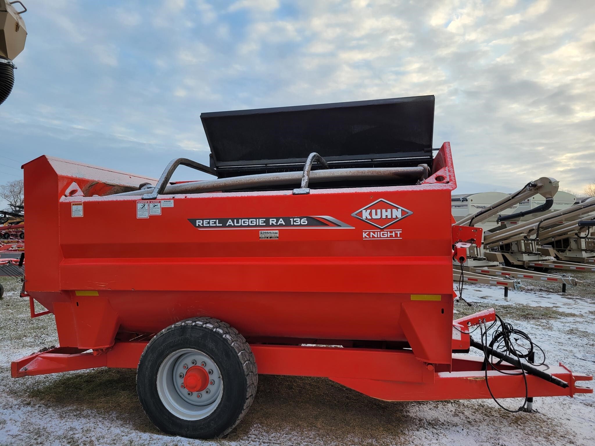 2020 Kuhn Knight RA136 Grinders and Mixer