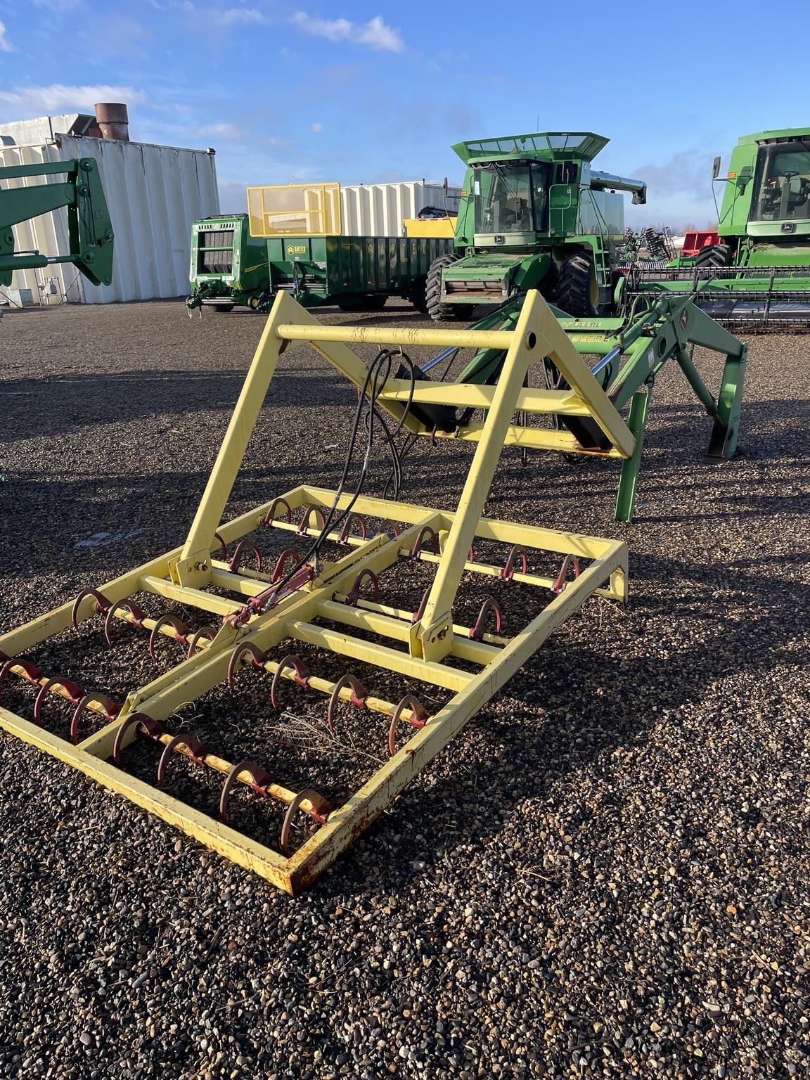  John Deere 725 Front End Loader