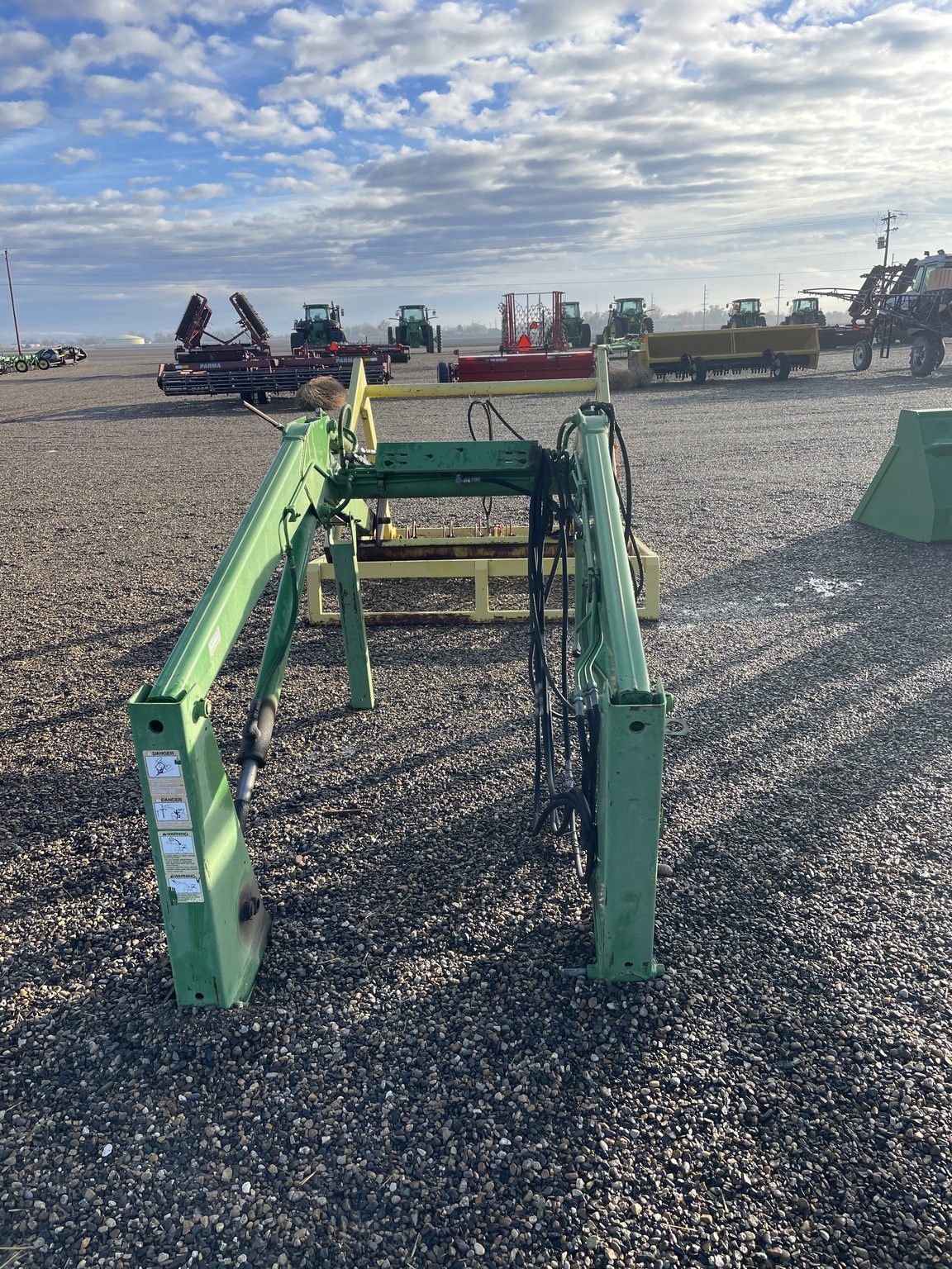  John Deere 725 Front End Loader