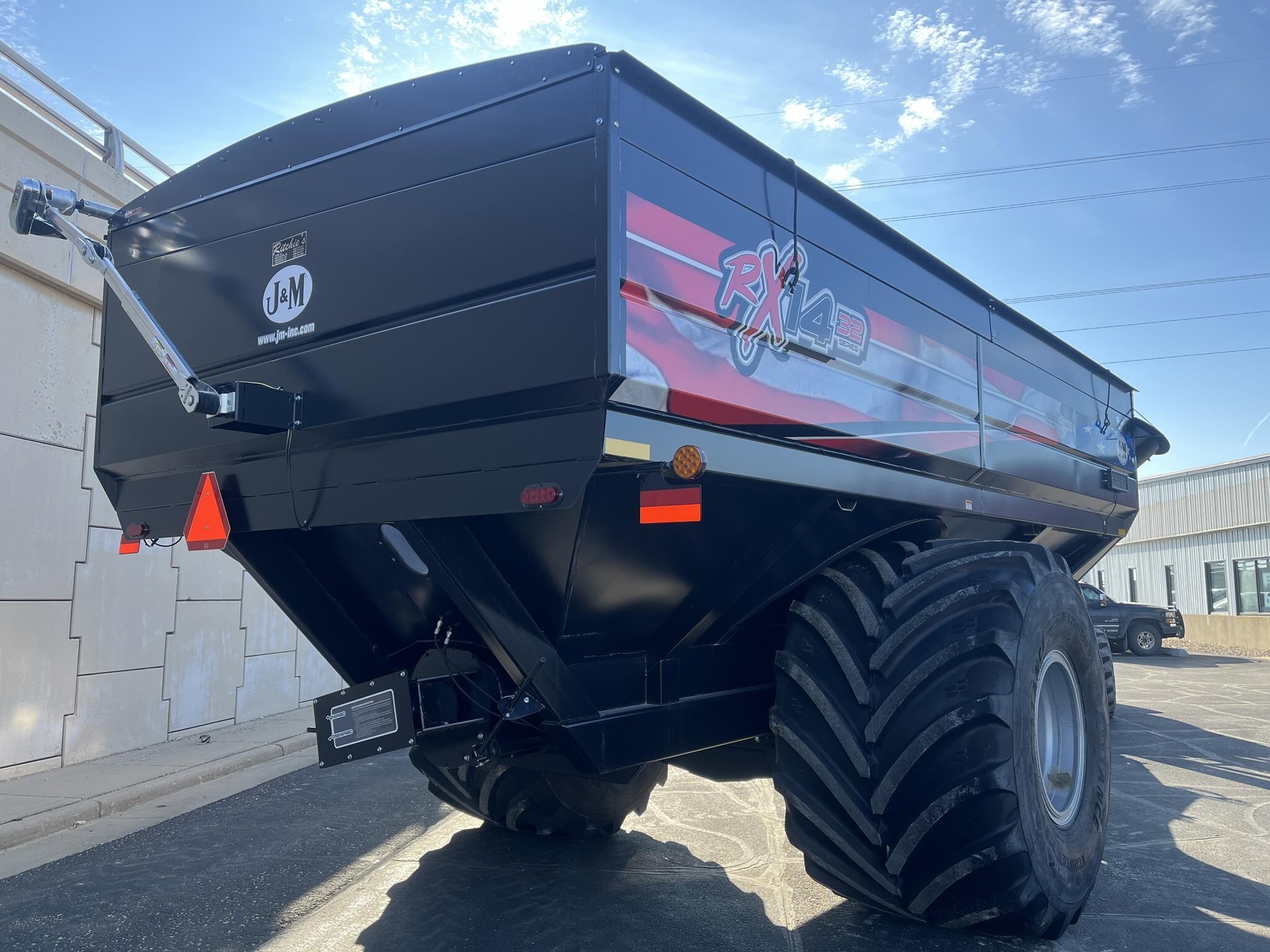 2023 J&M 1432-22S Grain Cart