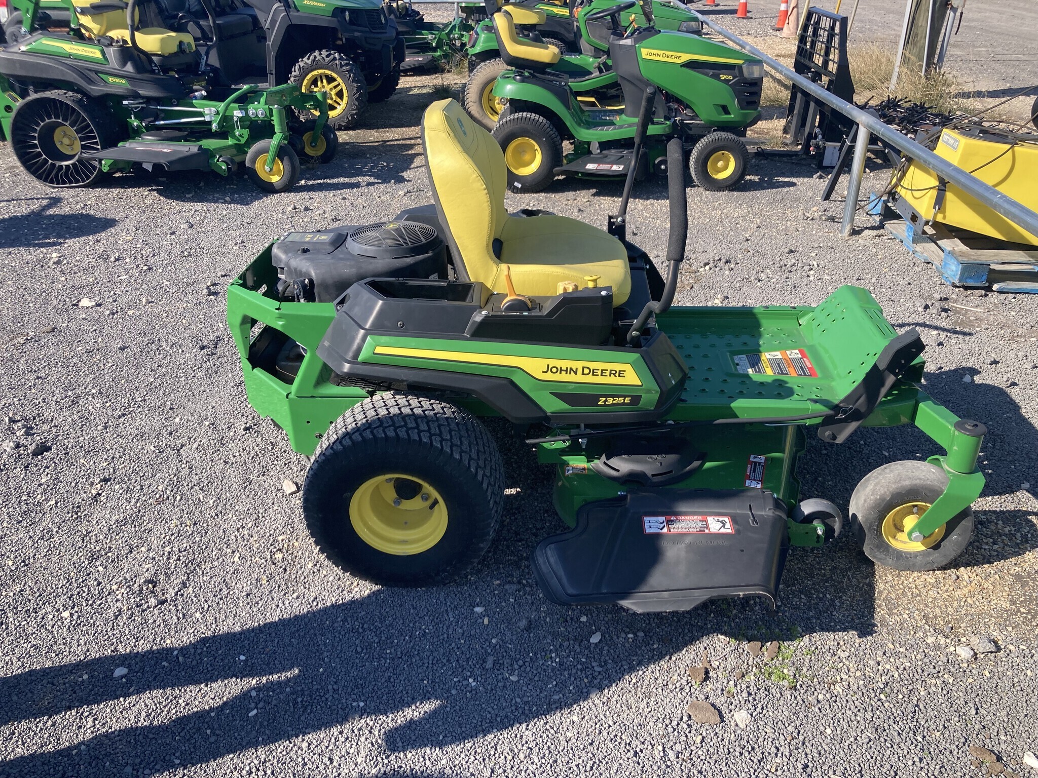 2023 John Deere Z325E Lawn Mower