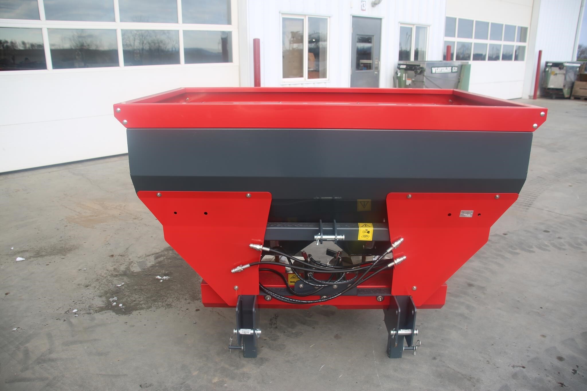 2025 BMC SYNTRA 1000 Pull-Type Fertilizer Spreader