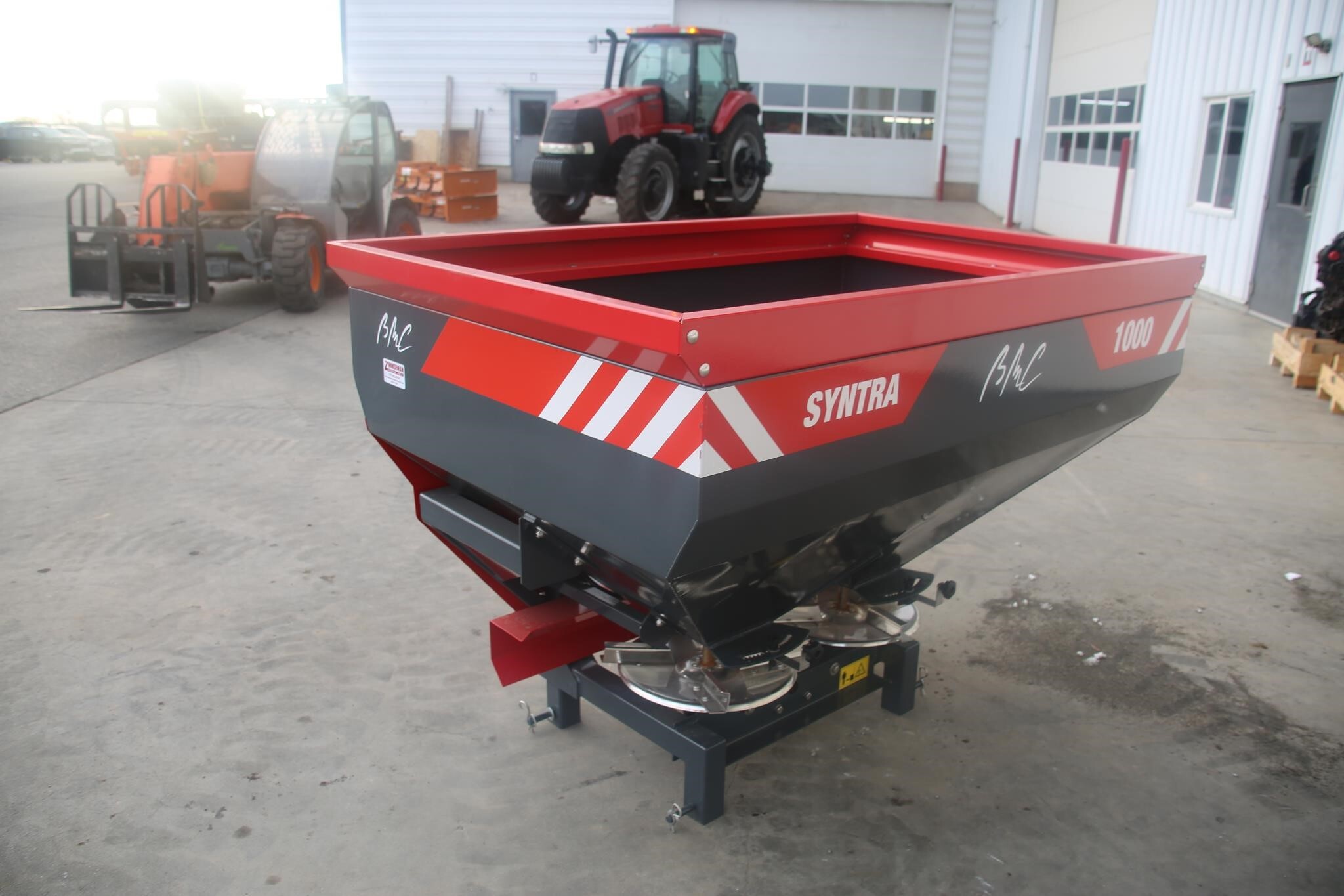 2025 BMC SYNTRA 1000 Pull-Type Fertilizer Spreader