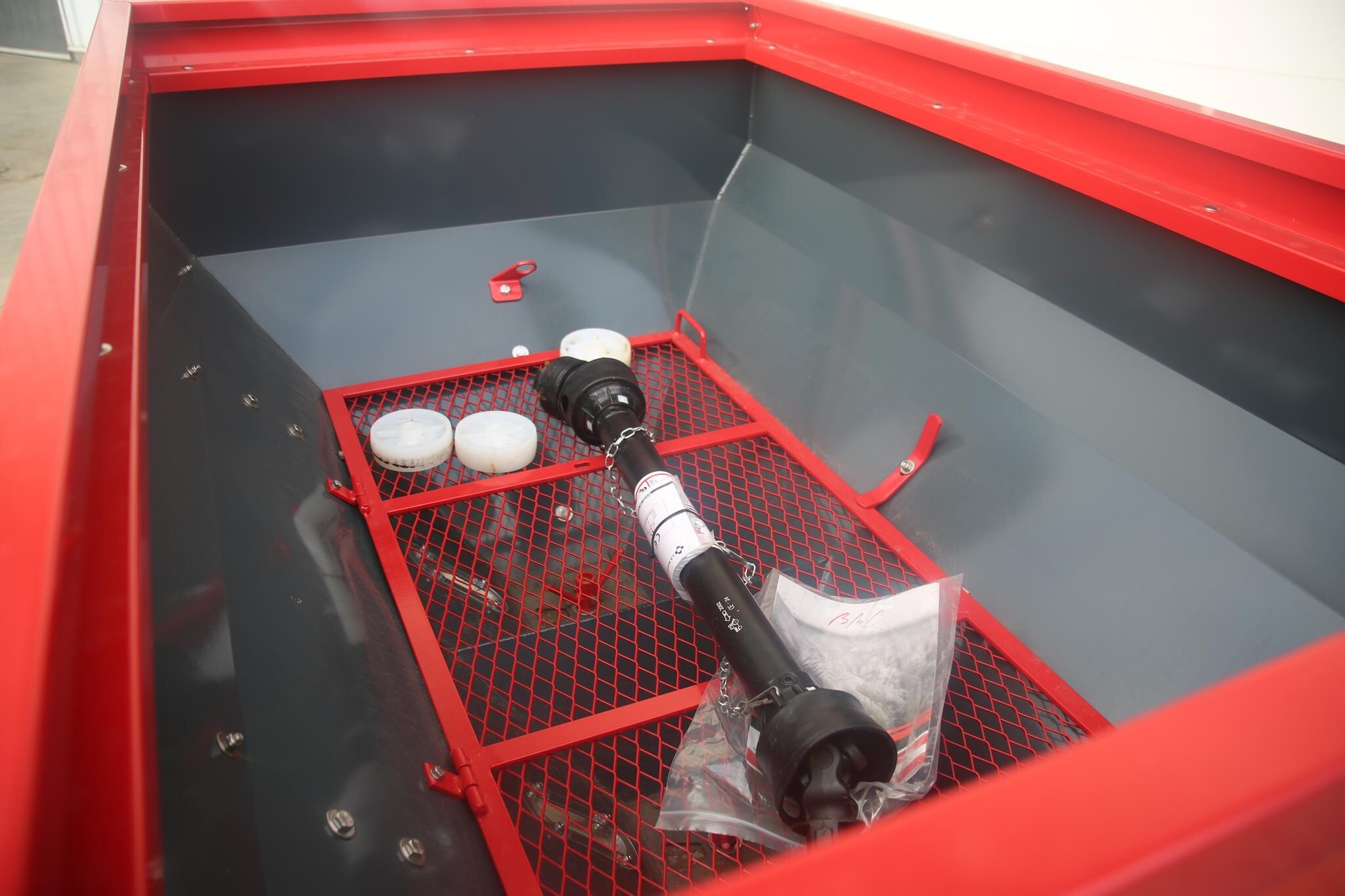 2025 BMC SYNTRA 1000 Pull-Type Fertilizer Spreader