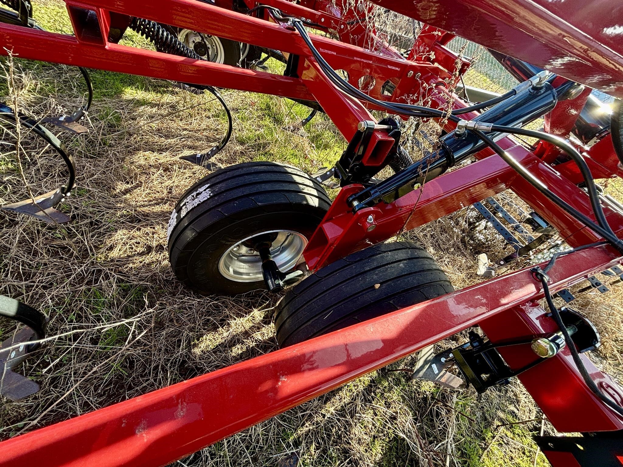 2023 Case IH Tiger-Mate 255 Field Cultivator