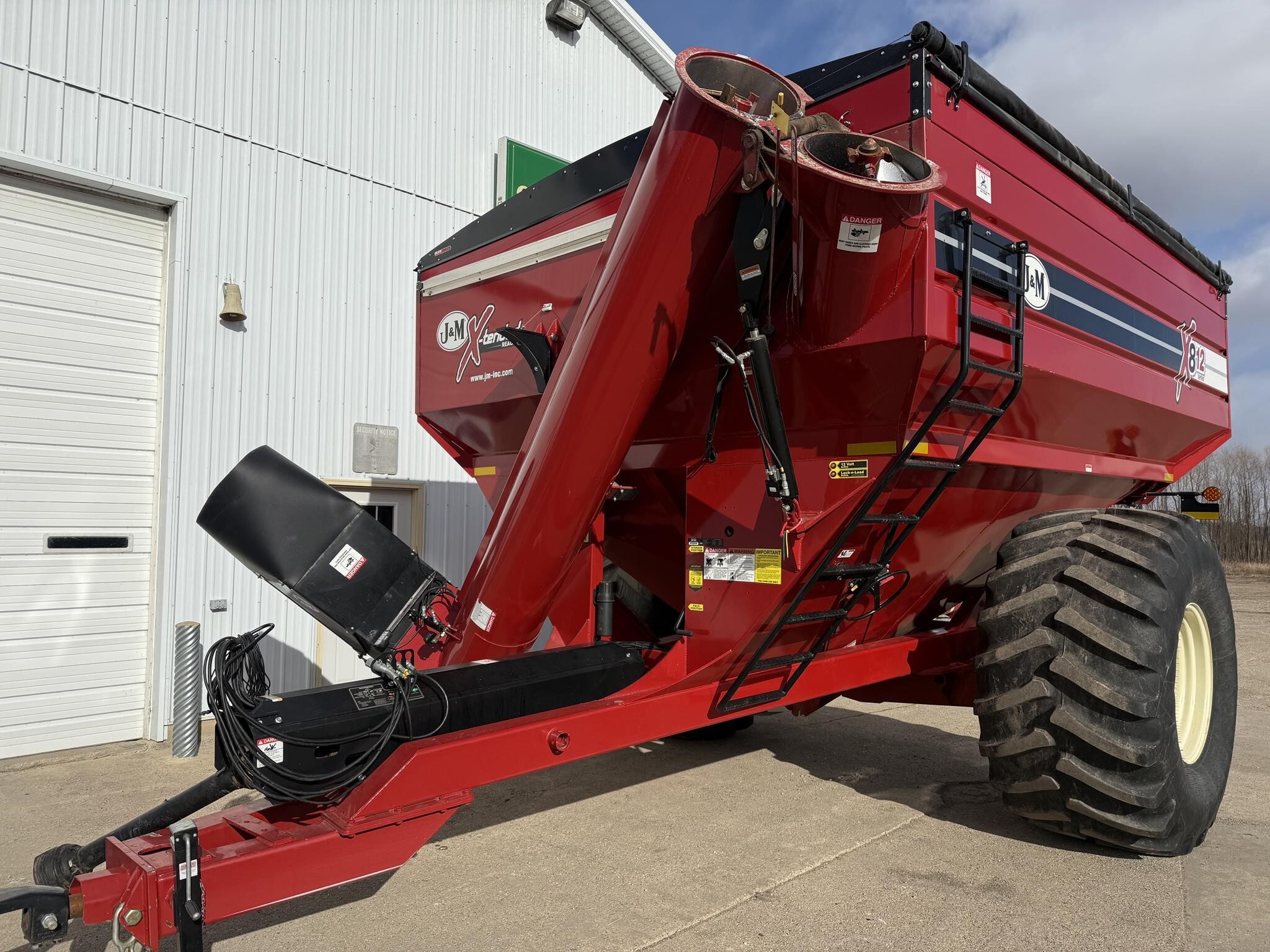 2019 J&M 812-18 Grain Cart