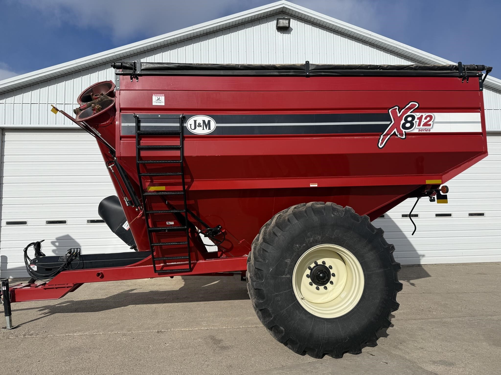 2019 J&M 812-18 Grain Cart