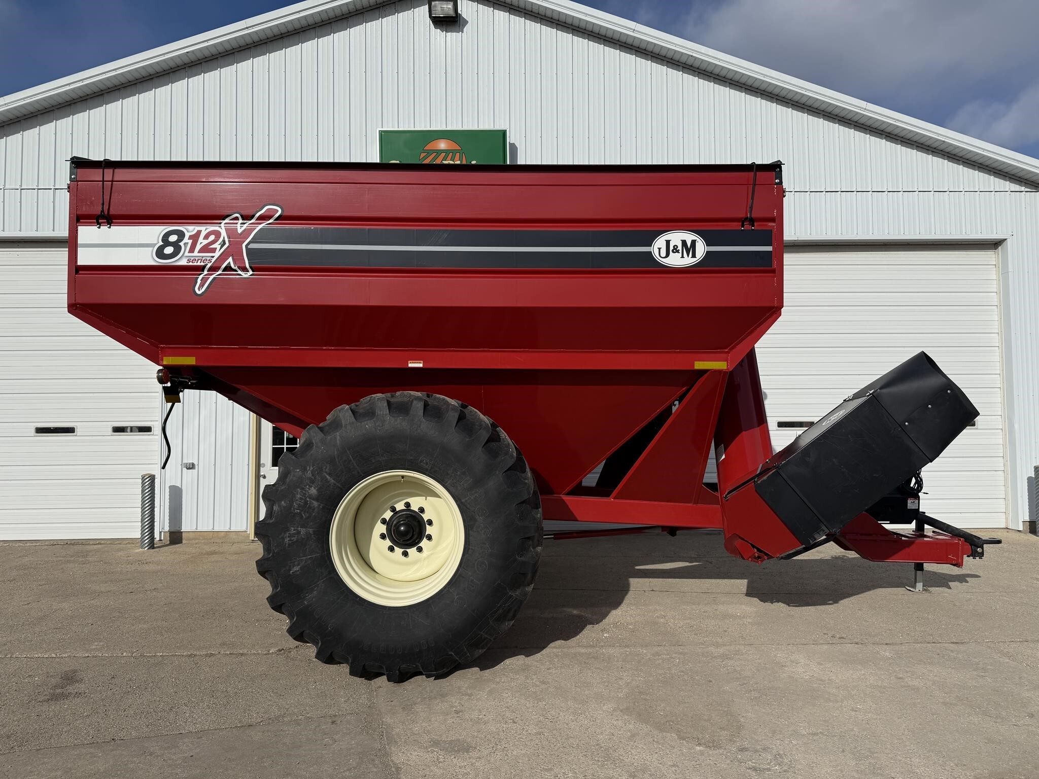 2019 J&M 812-18 Grain Cart