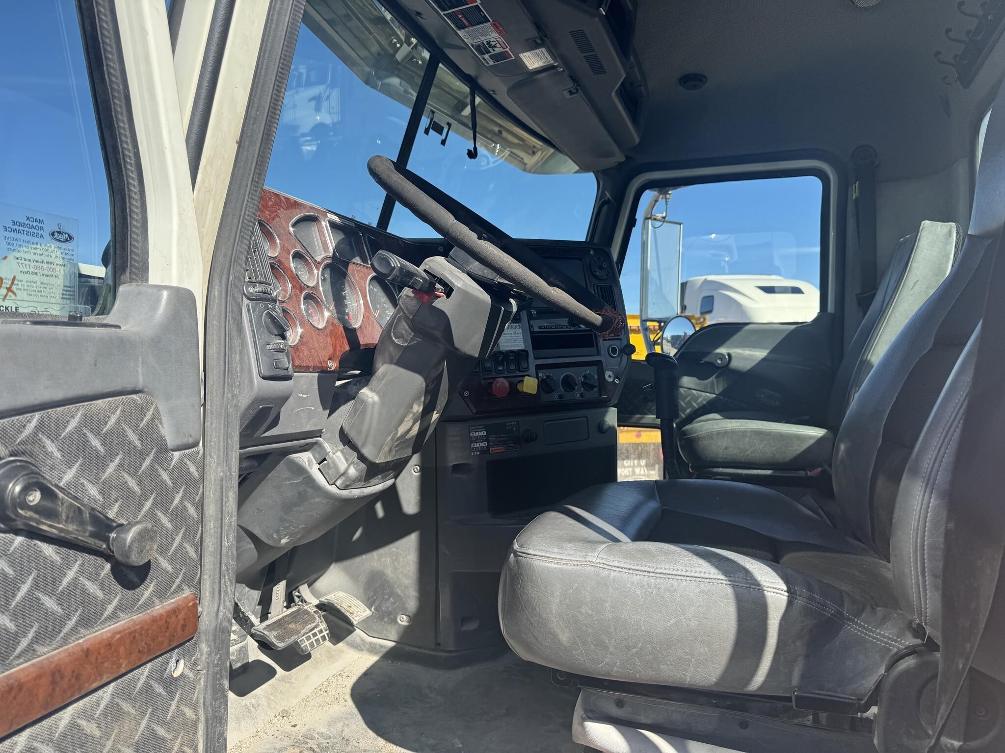 2017 Mack PINNACLE CXU613 Semi Trucks/Trailer