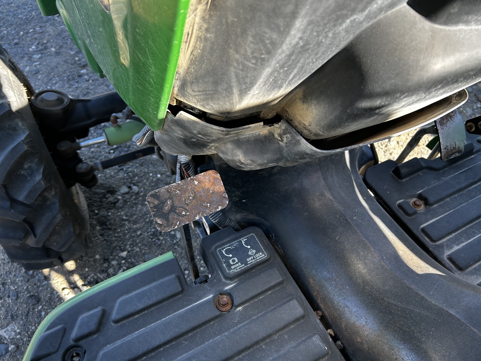 2015 John Deere 3038E Tractor