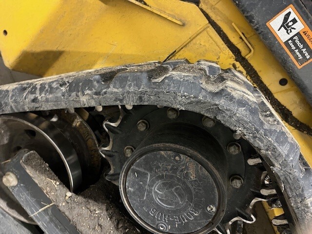 2022 Deere 331G Skid Steer