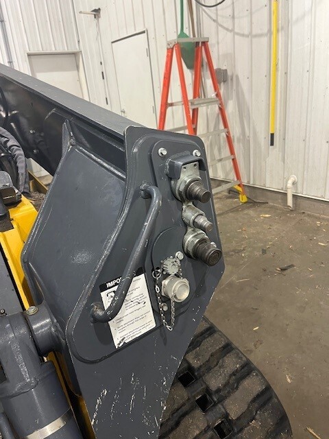 2022 Deere 331G Skid Steer