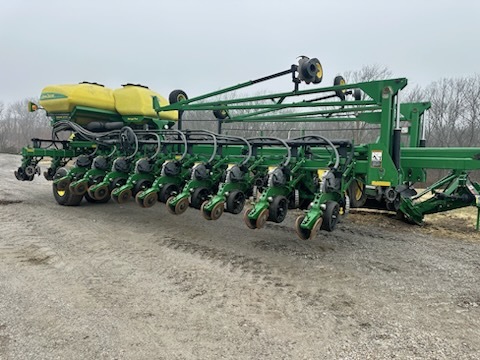 2005 John Deere DB60 Planter