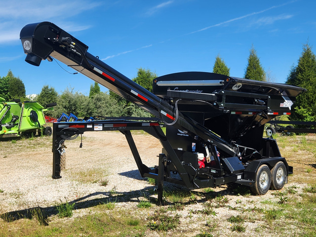 2024 J&M 290ST8BC-B Grain Cart