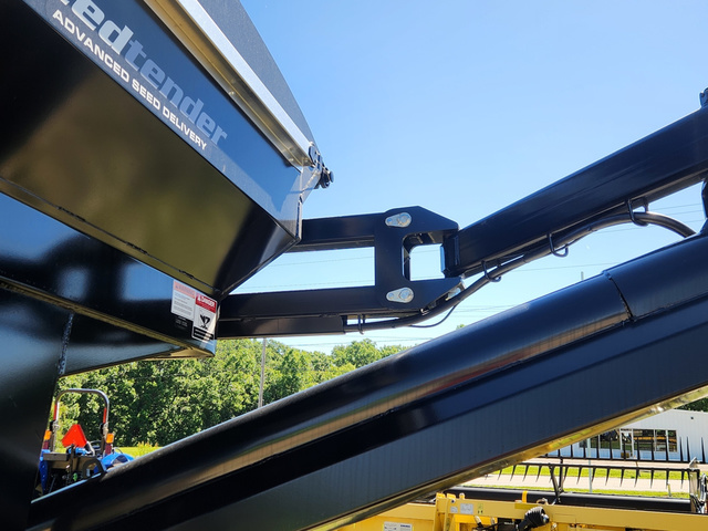 2024 J&M 290ST8BC-B Grain Cart