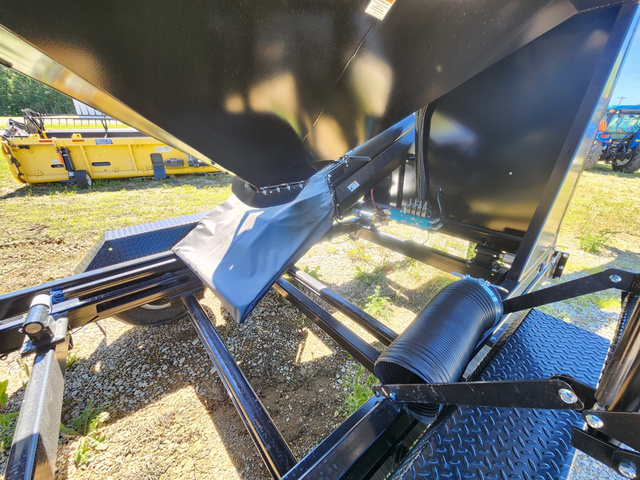 2024 J&M 290ST8BC-B Grain Cart