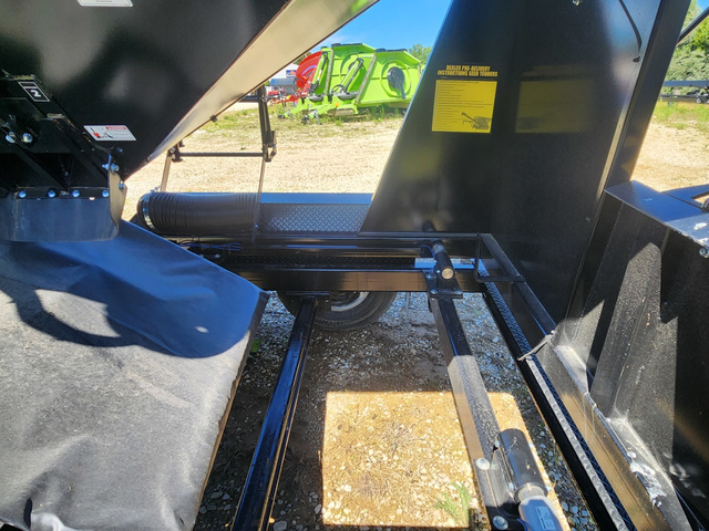 2024 J&M 290ST8BC-B Grain Cart