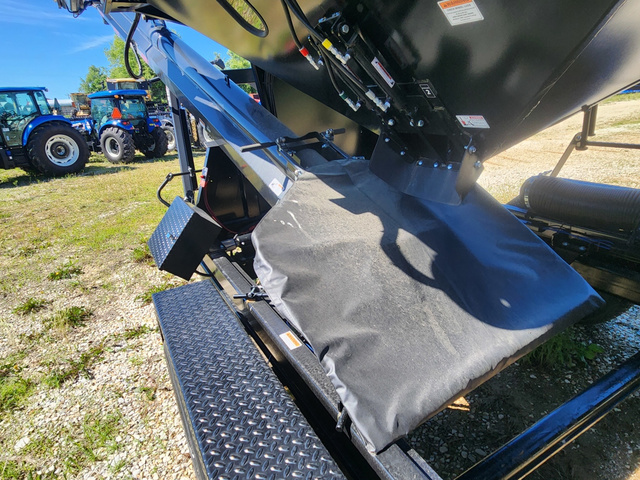 2024 J&M 290ST8BC-B Grain Cart