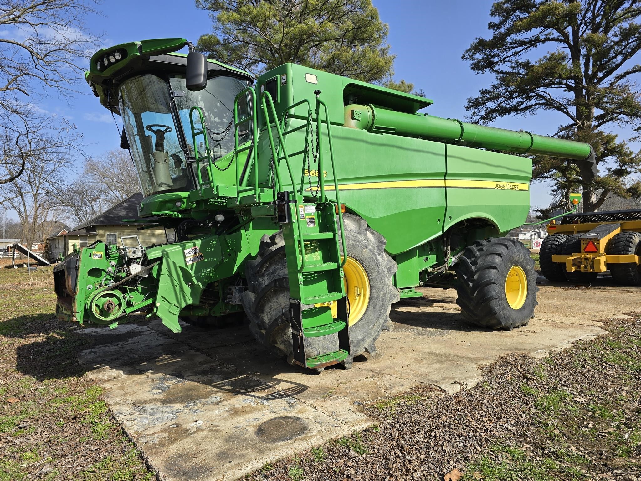 2015 John Deere S680 Combine