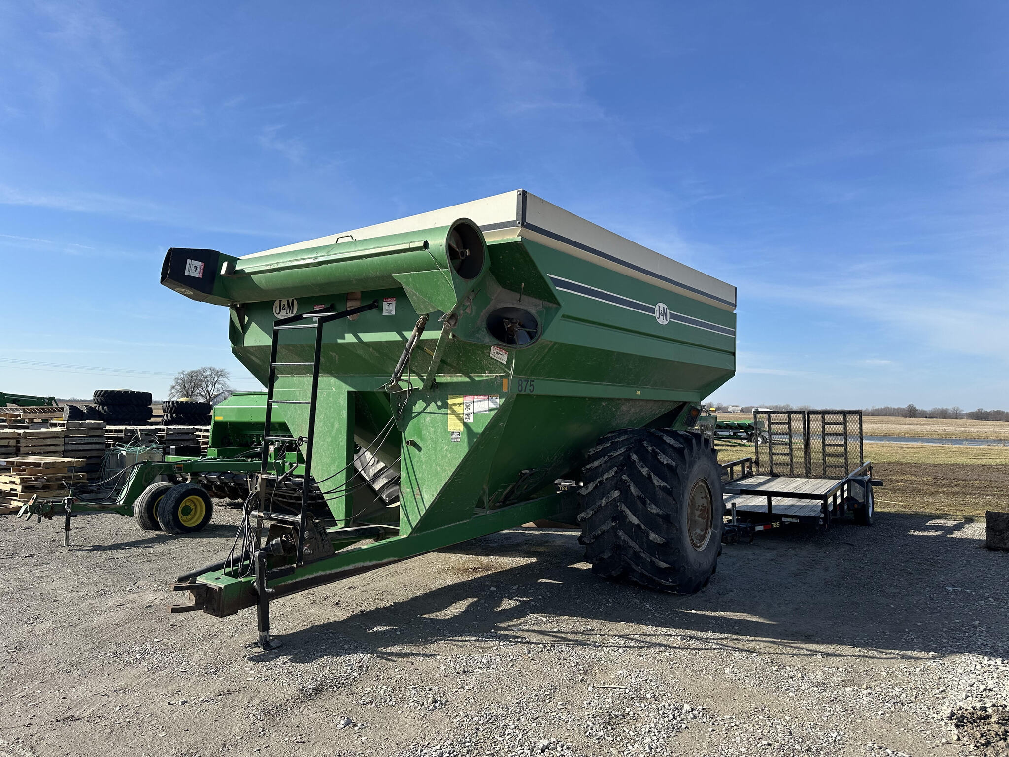  J&M 875 Grain Cart