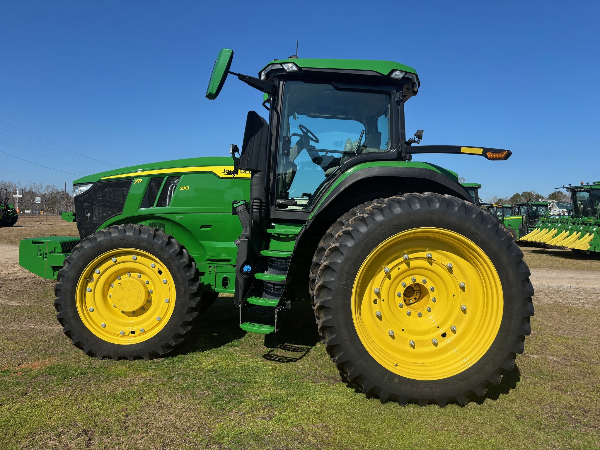 2023 John Deere 7R 210 Tractor