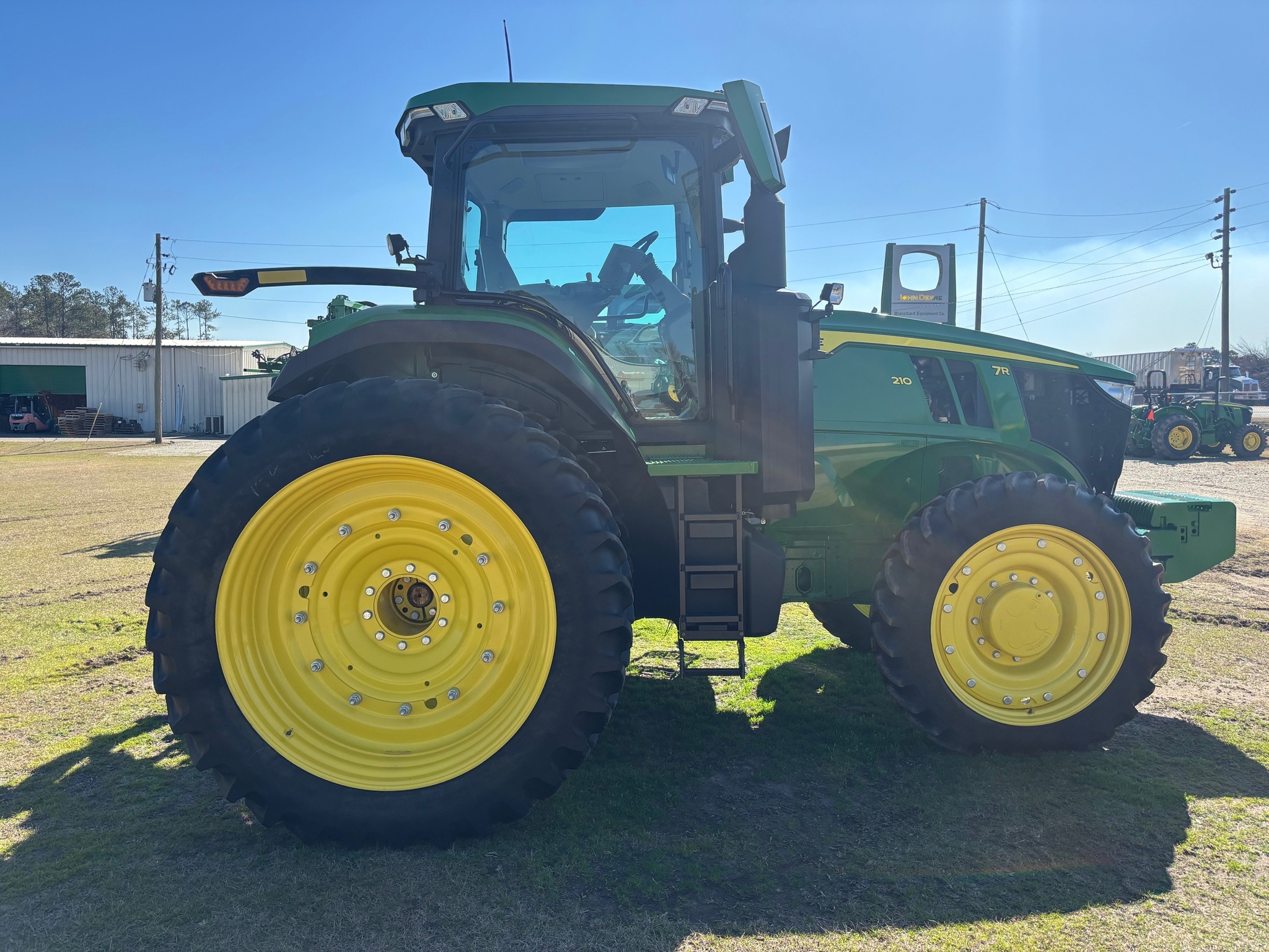 2023 John Deere 7R 210 Tractor