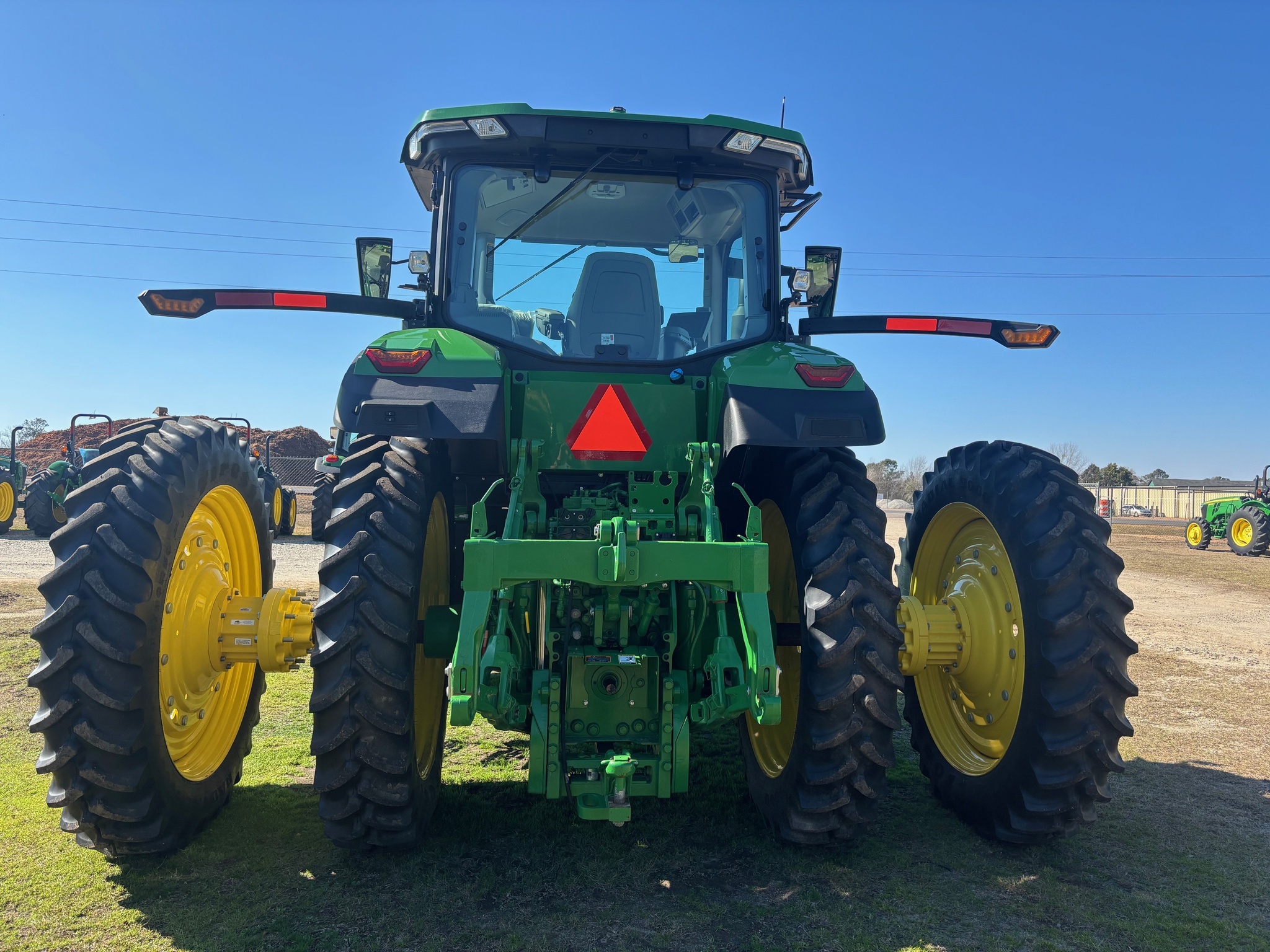 2023 John Deere 7R 210 Tractor