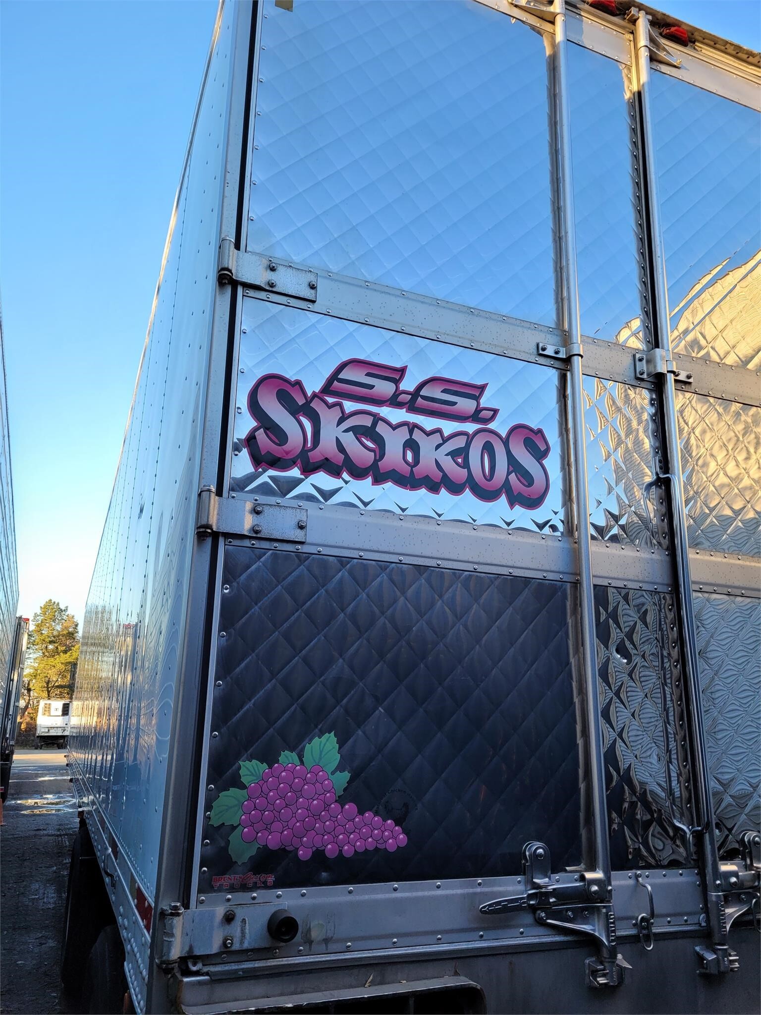 2006 Utility 48 FT Box Trucks/Trailer