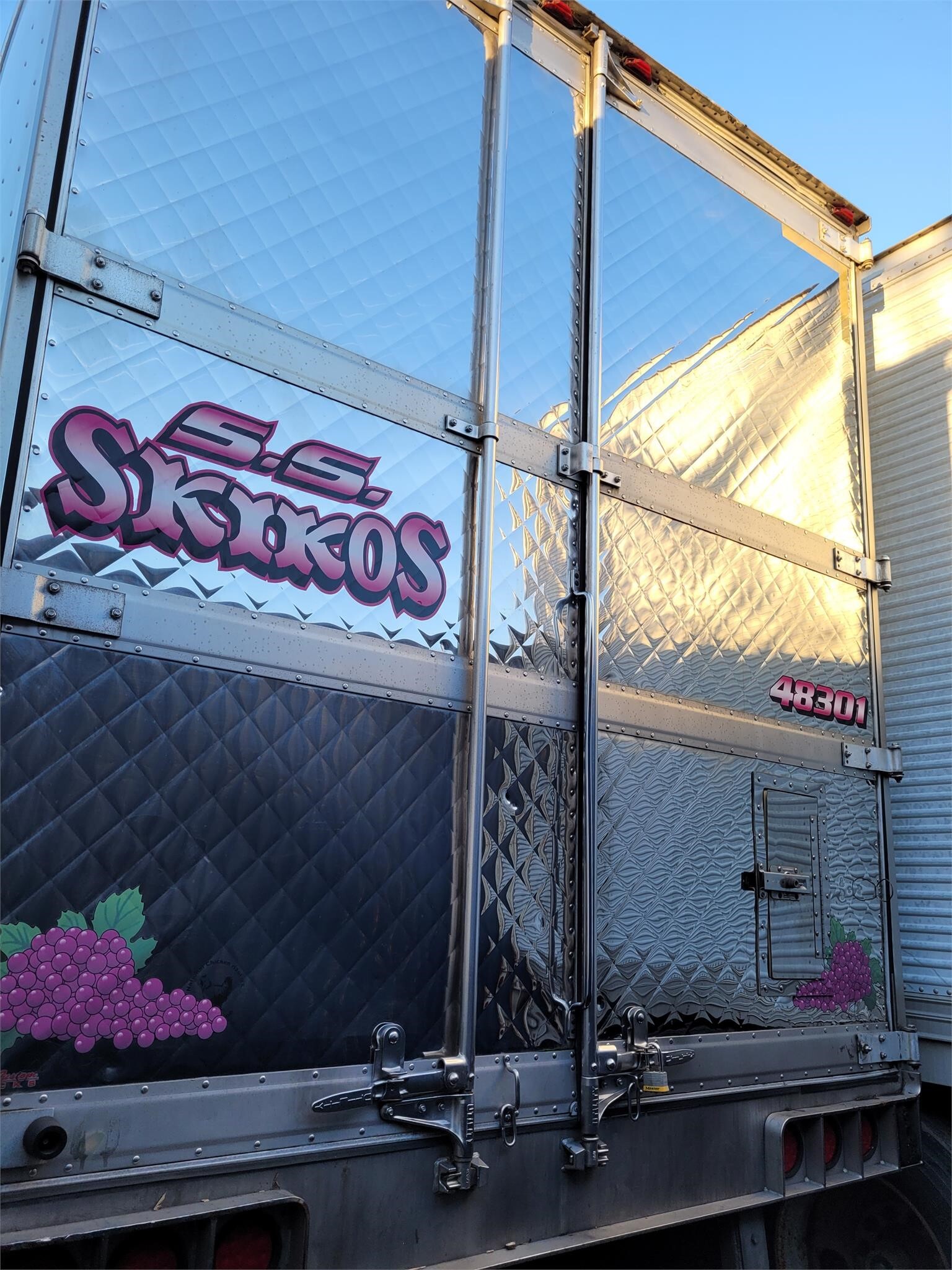 2006 Utility 48 FT Box Trucks/Trailer