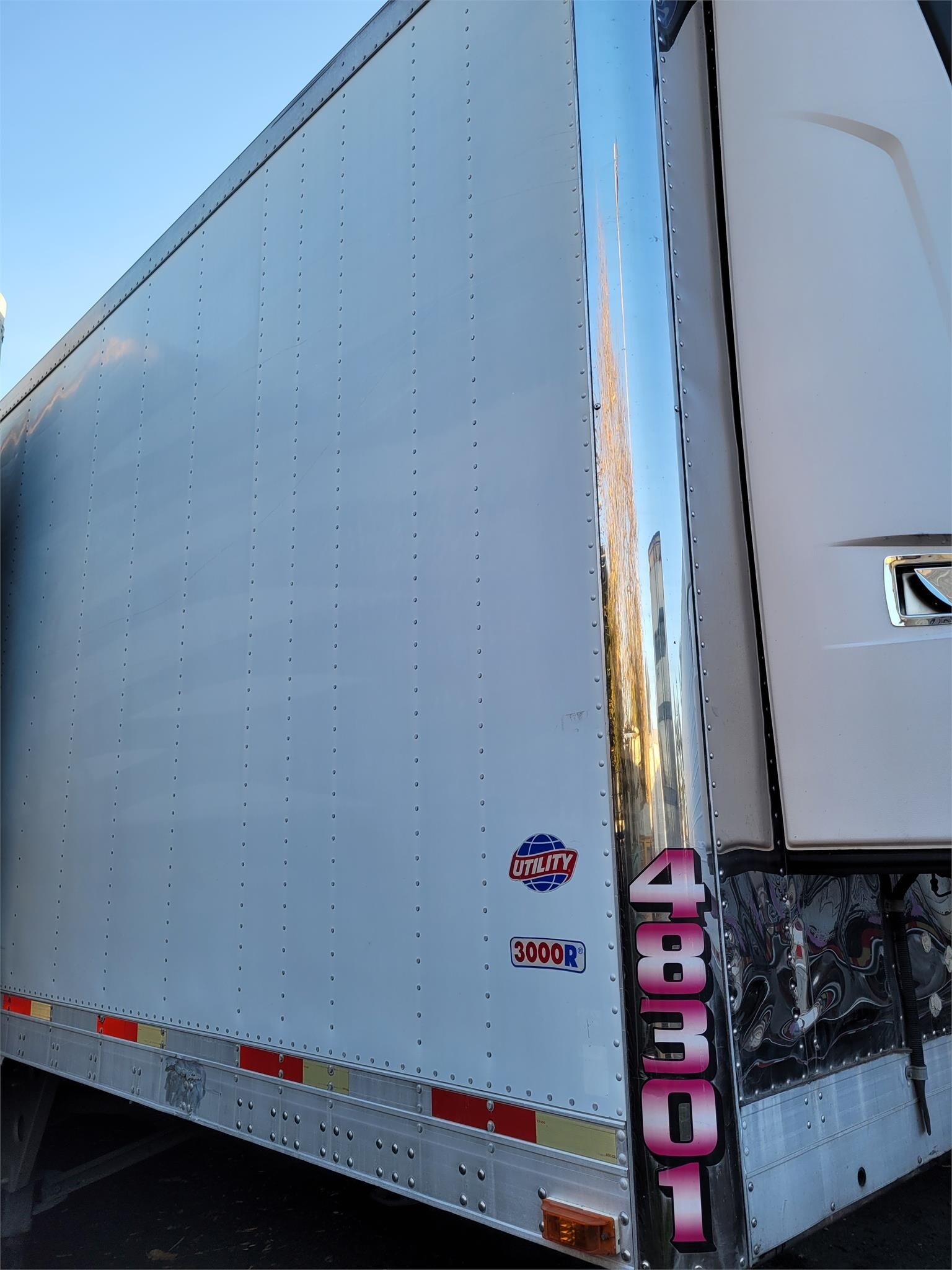 2006 Utility 48 FT Box Trucks/Trailer
