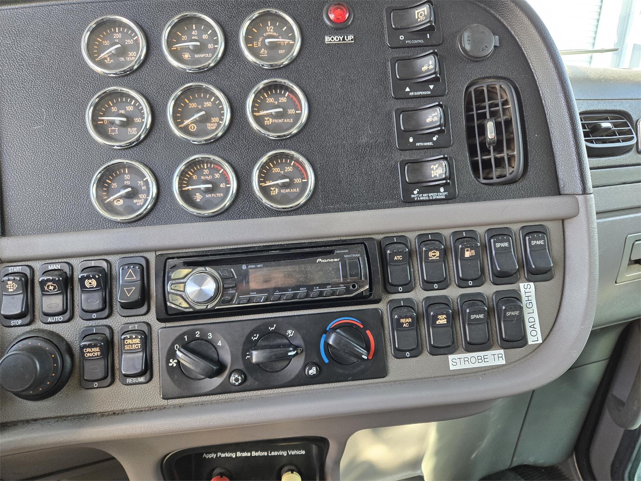 2012 Peterbilt 388 Semi Trucks/Trailer