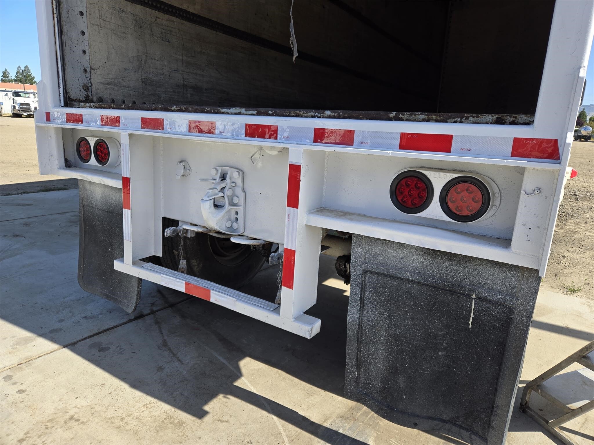 1987 Alloy 27FT Box Trucks/Trailer