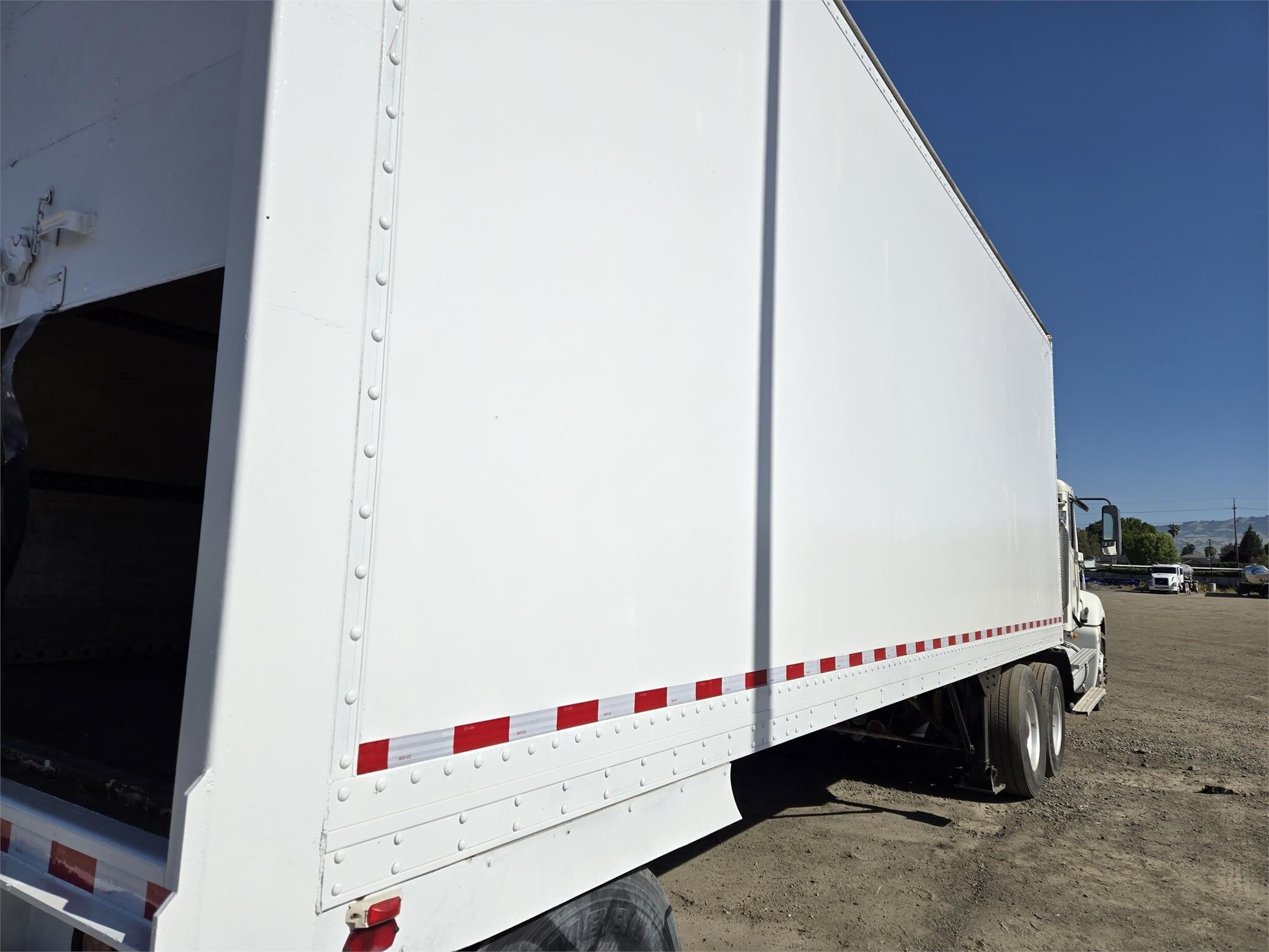 1987 Alloy 27FT Box Trucks/Trailer
