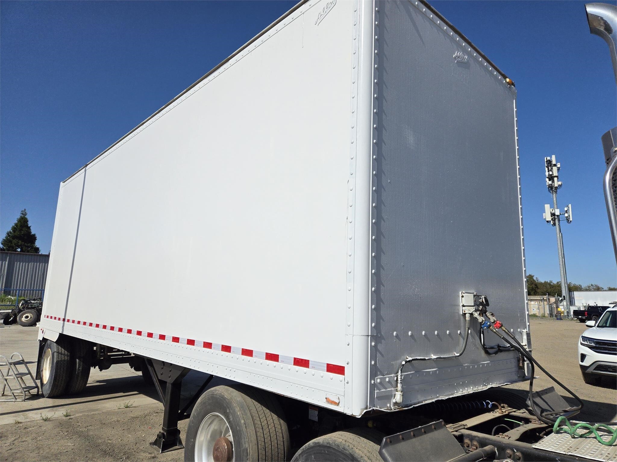 1987 Alloy 27FT Box Trucks/Trailer