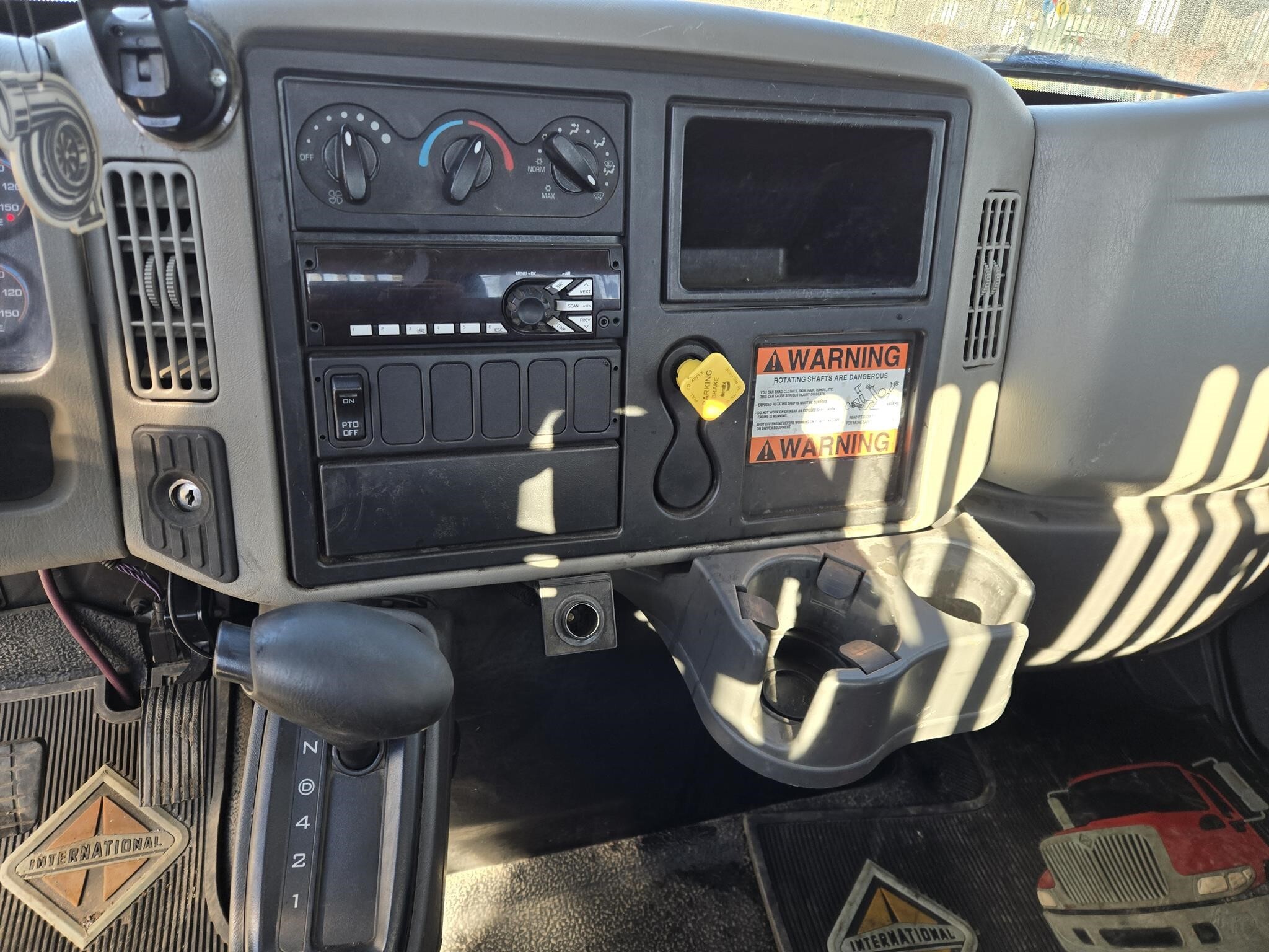 2019 International DURASTAR 4300 Semi Trucks/Trailer