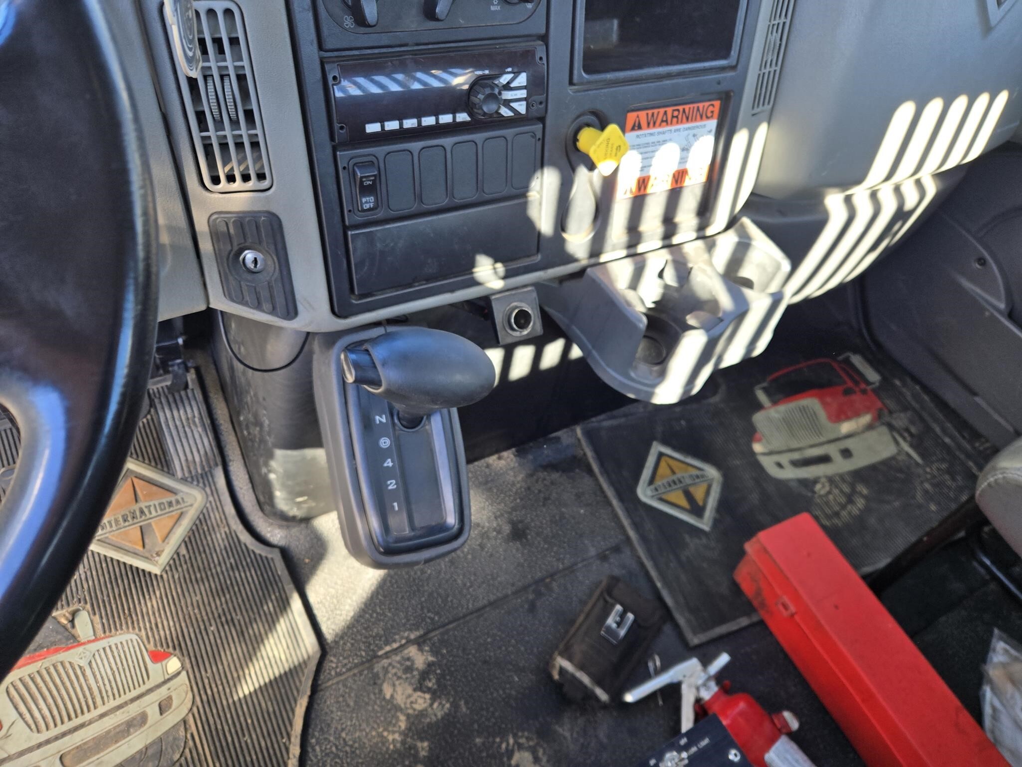 2019 International DURASTAR 4300 Semi Trucks/Trailer